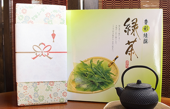 お茶が３缶並んだ画像