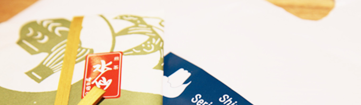 旧ギフトと銀の茶筒の画像